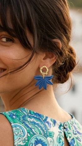 Boucles d'oreilles ROXANNE — pendentif feuilles argile polymère doré fait main