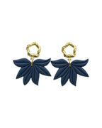 Boucles d'oreilles ROXANNE — pendentif feuilles argile polymère doré fait main